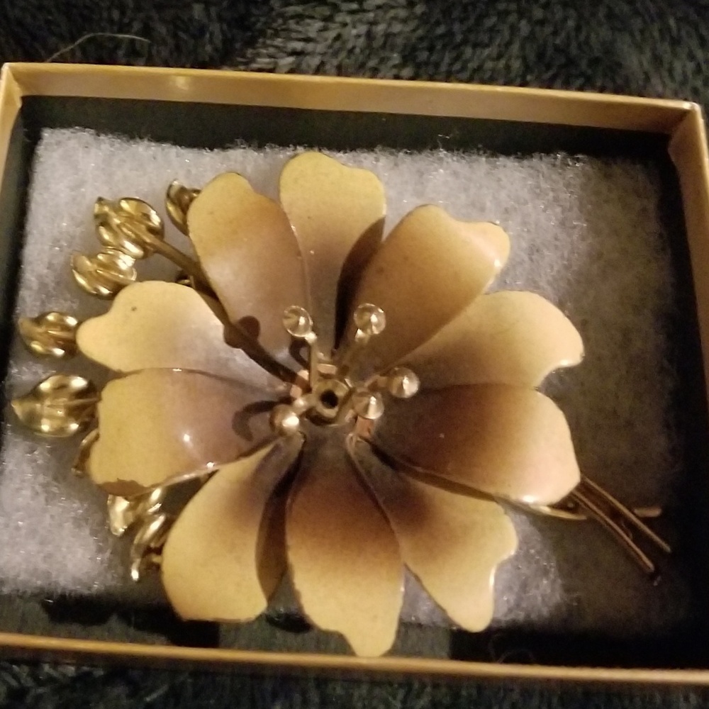 80's Flower Brooch